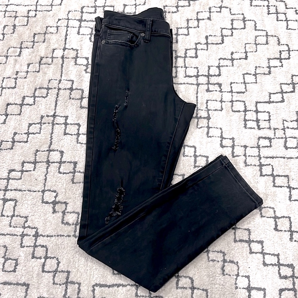 Banana Republic Distressed Skinny jeans. Size 28/6.